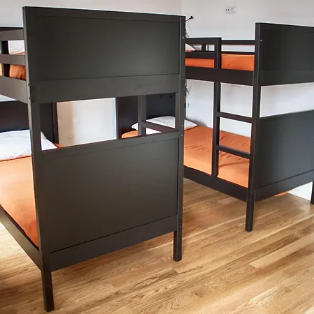 The Nook אכסניה *